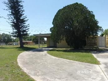 3 Vineyard St, Lehigh Acres, FL 33936