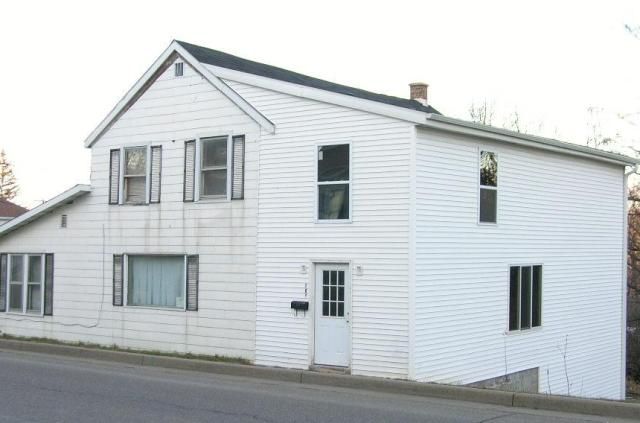 104 S Main St, Elroy, WI 53929