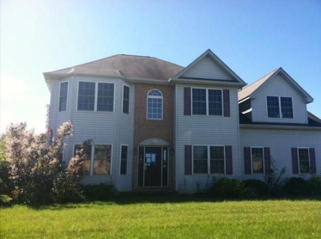 904 Red Maple Ln, Easton, PA 18040