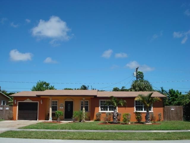 19201 NE 1 PL, Miami, FL 33179