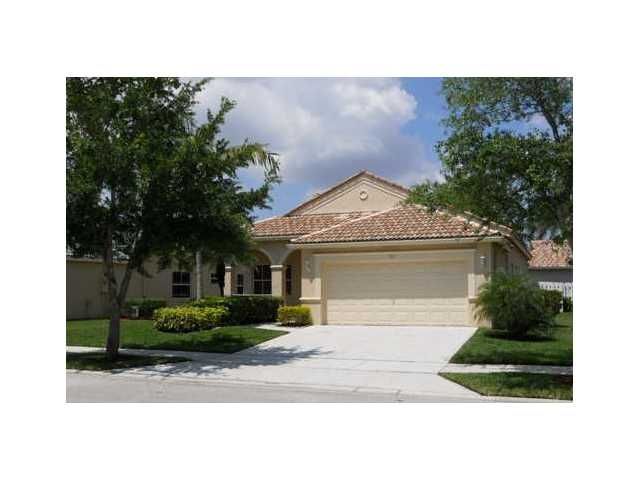 700 VISTA MEADOWS DR, Fort Lauderdale, FL 33327