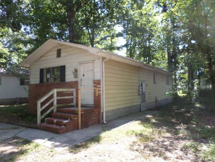 230 Glen St, West Point, VA 23181