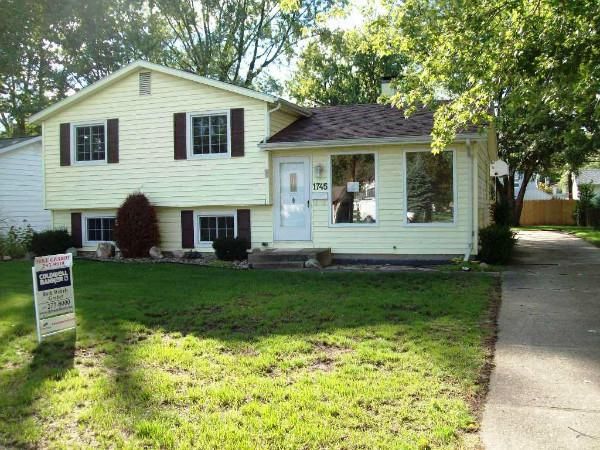 1745 Winston Dr, South Bend, IN 46635