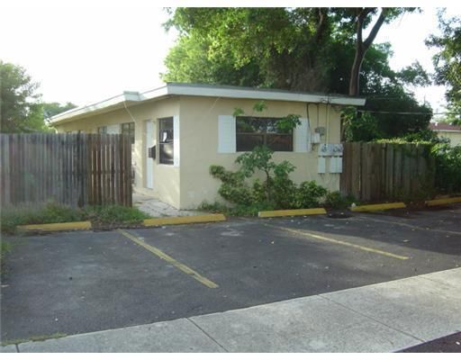 910 NW 3RD AV, Hallandale, FL 33009