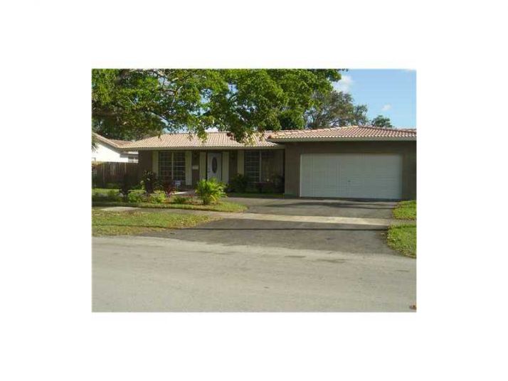 4740 N HILLS DR, Hollywood, FL 33021