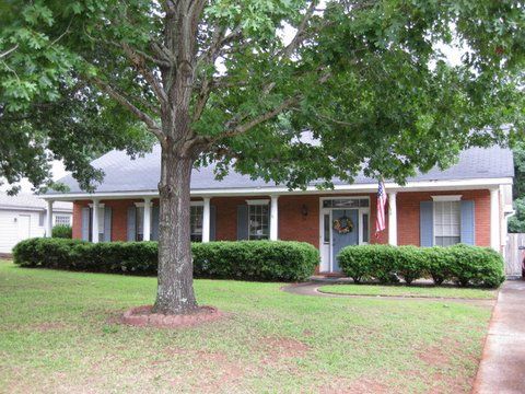 835 Sweetridge Rd., Prattville, AL 36066