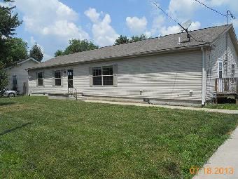 813 E Stevenson St, Taylorville, IL 62568