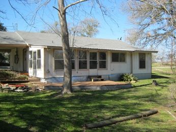 1546 Lovers Lane, Lockhart, TX 78644