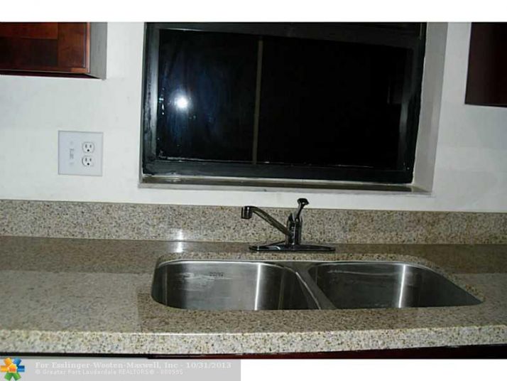 11821 NW 35TH ST, Fort Lauderdale, FL 33323