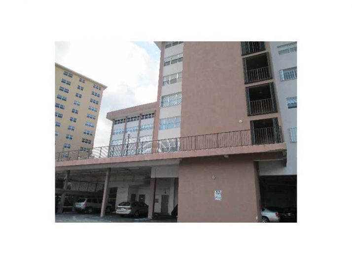 111 GOLDEN ISLES DR # B9, Hallandale, FL 33009