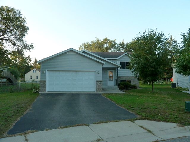 16Th St S Cour, Saint Cloud, MN 56301