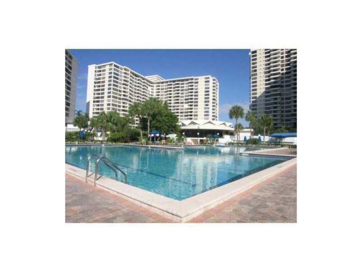 500 THREE ISLANDS BL # 1207, Hallandale, FL 33009
