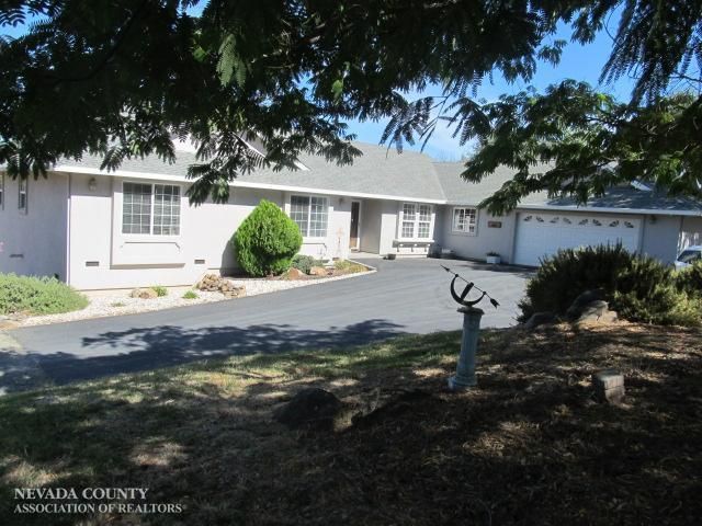 14067 Beyers Ln, Grass Valley, CA 95949