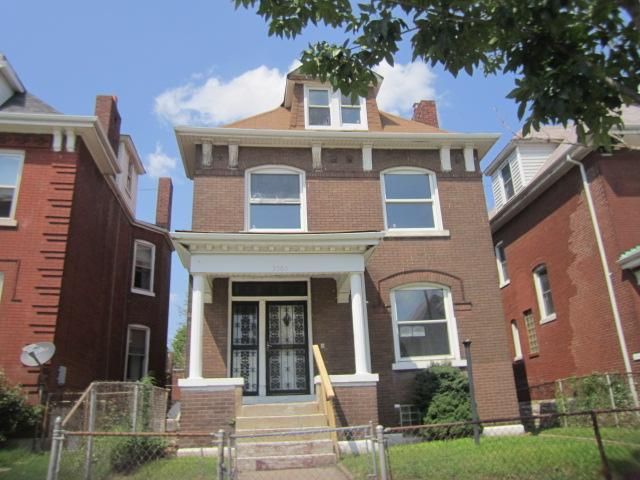 3505 University St, Saint Louis, MO 63107