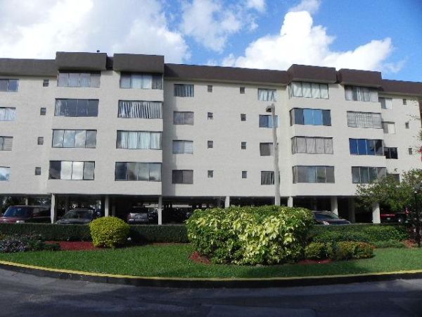 8000 Hampton Blvd 514, Pompano Beach, FL 33068