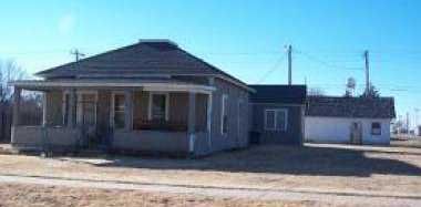 212 N 2nd St, Leoti, KS 67861