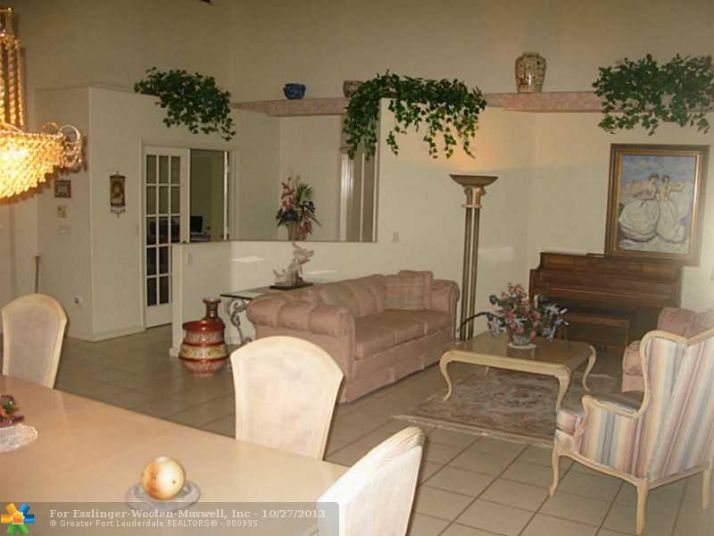 910 LAKEWOOD CT, Fort Lauderdale, FL 33326