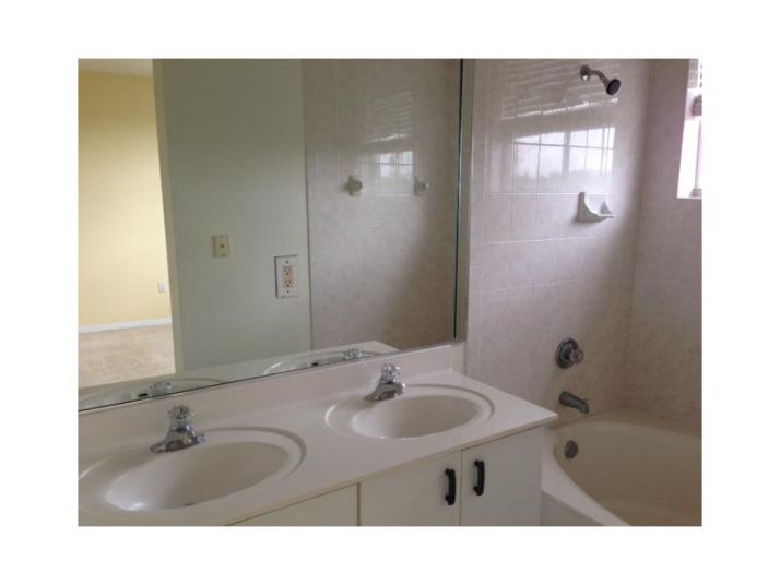 11028 NW 43 TE # 11028, Miami, FL 33178
