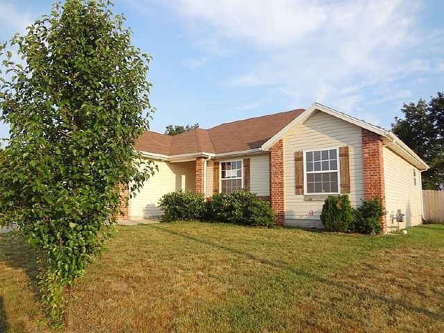 W Cherokee Path, Clever, MO 65631