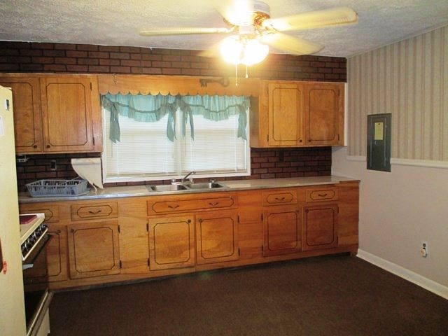 251 ROBERTSON RD, Kuttawa, KY 42055
