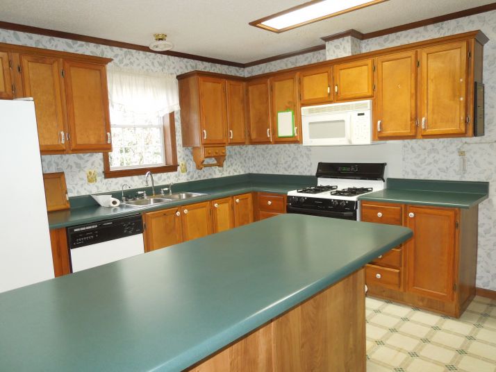 52 POPLAR CREEK RD, Kuttawa, KY 42055