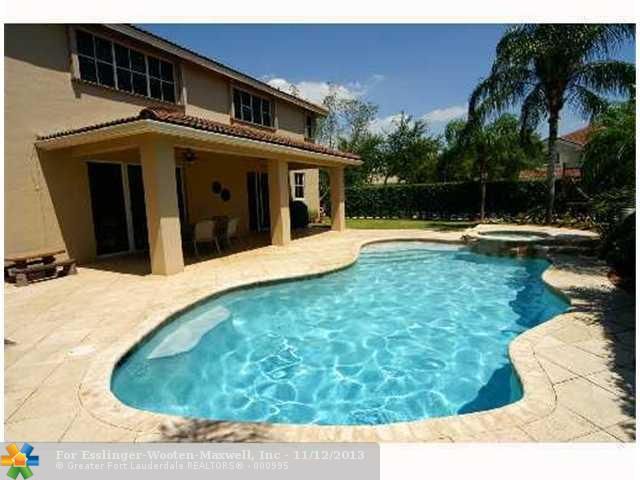 992 CRESTVIEW CIR, Fort Lauderdale, FL 33327