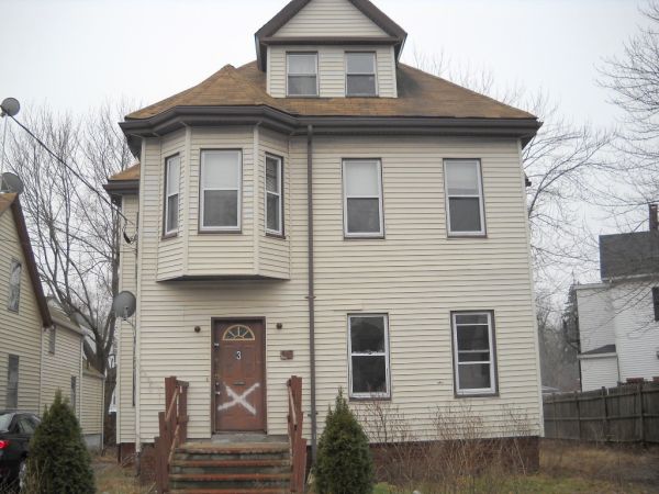 3 Bow St, Taunton, MA 02780