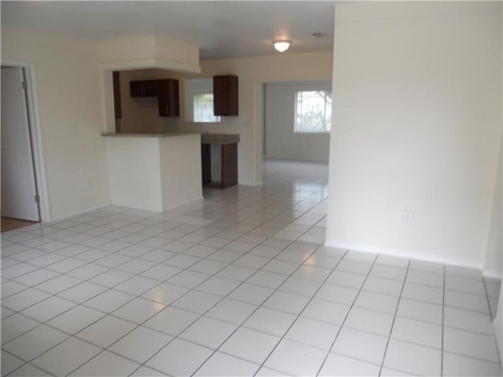 75 NW 207 ST, Miami, FL 33169