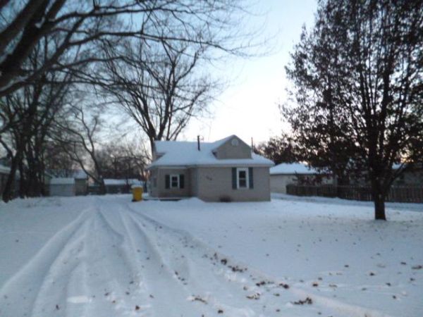 715 E Lake St, Griffith, IN 46319