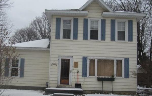 212 E Clinton, Hastings, MI 49058