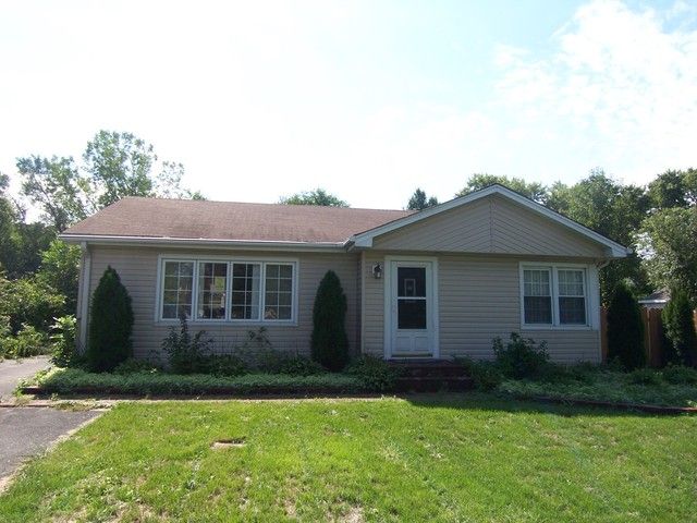 319 Blackstone Ave, Willow Springs, IL 60480