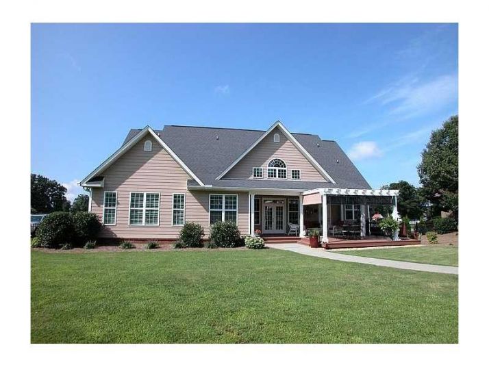6484 Wauka View Drive, Clermont, GA 30527