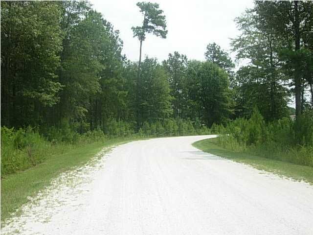 8 BAY VILLAGE LN, Moncks Corner, SC 29461