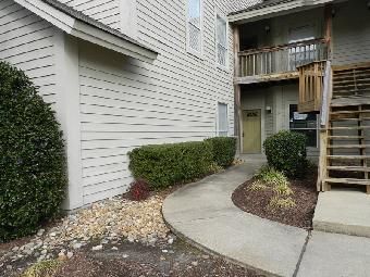515 E Lake Cir, Chesapeake, VA 23322