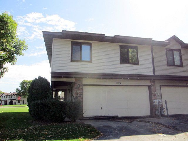8801 Maplebrook Court N, Minneapolis, MN 55445