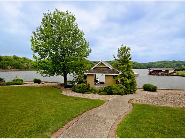 61 MAYFAIR DR, Bella Vista, AR 72715
