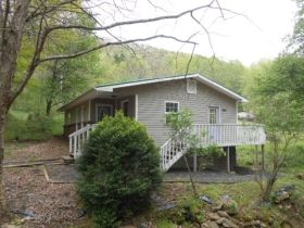 1136 Georges Fork Rd, Burnsville, NC 28714