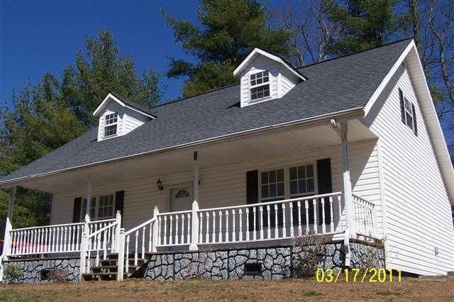 250 Bear Wallow Rd, Burnsville, NC 28714