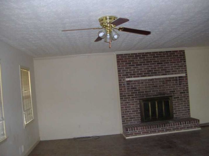 608 Stockwood Way, Woodstock, GA 30188