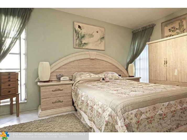 6109 ORCHARD TREE LN, Fort Lauderdale, FL 33319