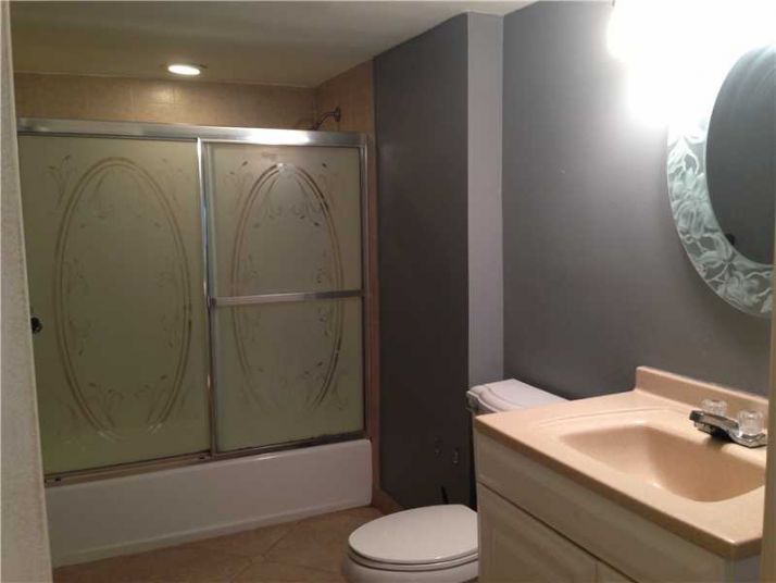 19440 NE 26 AV # 52B, Miami, FL 33180