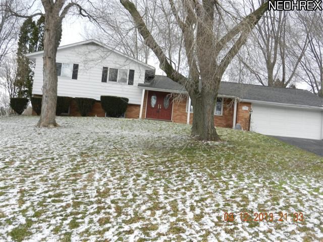 11775 Glencoe St Nw, Canal Fulton, OH 44614