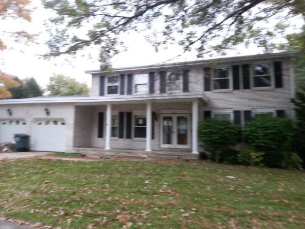 2304 Shannon Dr, Valparaiso, IN 46383