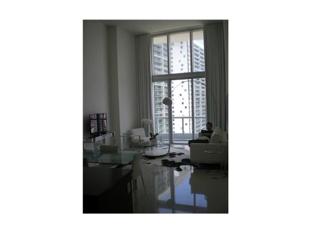 485 BRICKELL AV # 2806, Miami, FL 33131