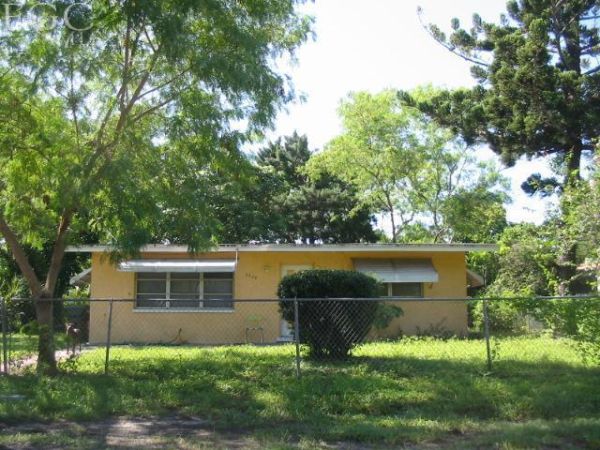 2620 Elmwood  Street, Fort Myers, FL 33901