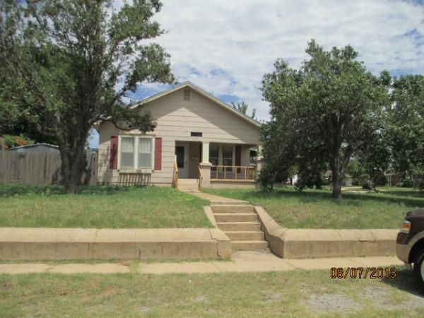 129 E Cleveland St, Mangum, OK 73554