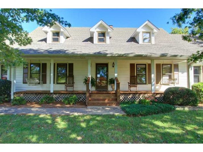 5484 Clarks Bridge Road, Clermont, GA 30527