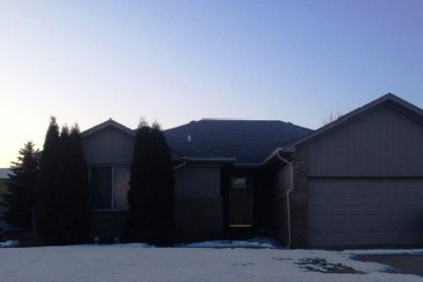 25564 Noble Dr, New Baltimore, MI 48051