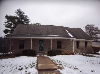303 Trotters Ct, Knightstown, IN 46148