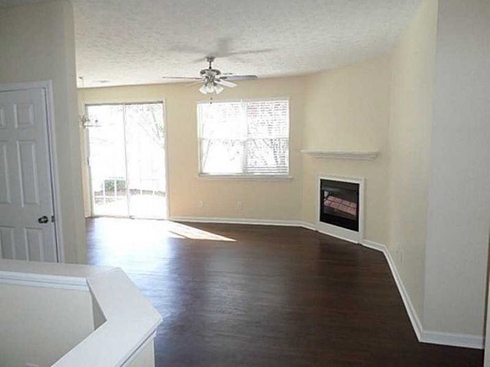 202 W Oaks Place, Woodstock, GA 30188